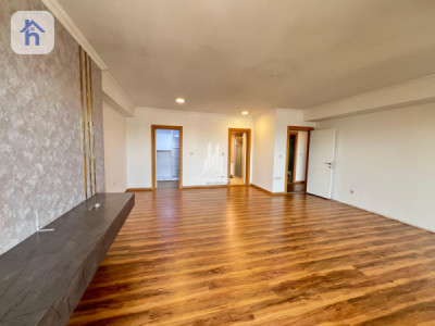 Luxurious Apartment in Prime Location image 1