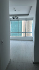 Modern Spacious Apartment in Empire Wings Image 3
