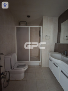 Elegant 3-Bedroom Apartment Image 6