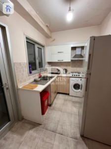 Modern Studio Apartment with Great Views Image 4