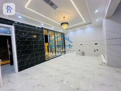 Spacious House with 5 Bedrooms Image 6