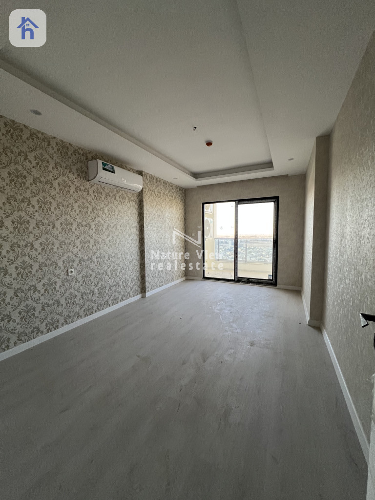 One-Bedroom Apartment in Queen Tower
