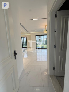 Luxurious Villa with 6 Bedrooms Image 18