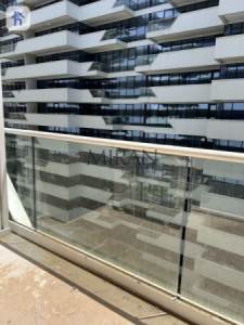 Modern 1-Bedroom Apartment Resim 5