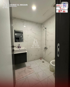 Modern 1-BR Apartment In Life Towers Image 4