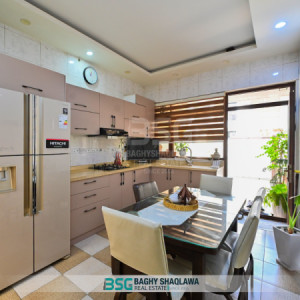 Cozy Three-Bedroom House image 4