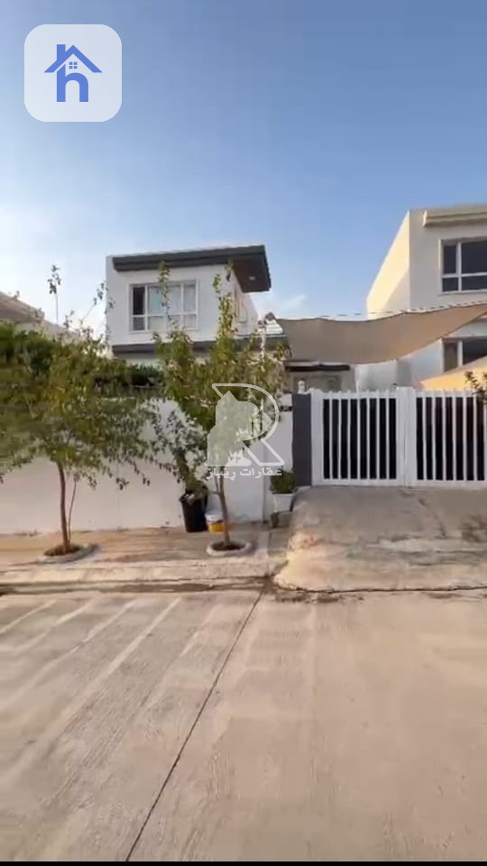 House (200m²)