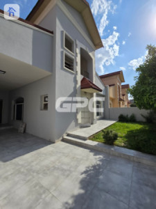 Spacious House with 6 Bedrooms — 1