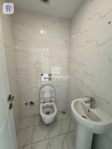Spacious Apartment with 4 Bedrooms Image 10