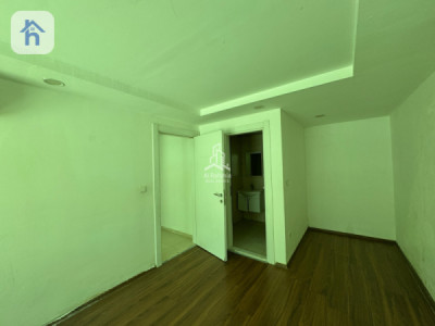 Modern 3-Bedroom Apartment image 8