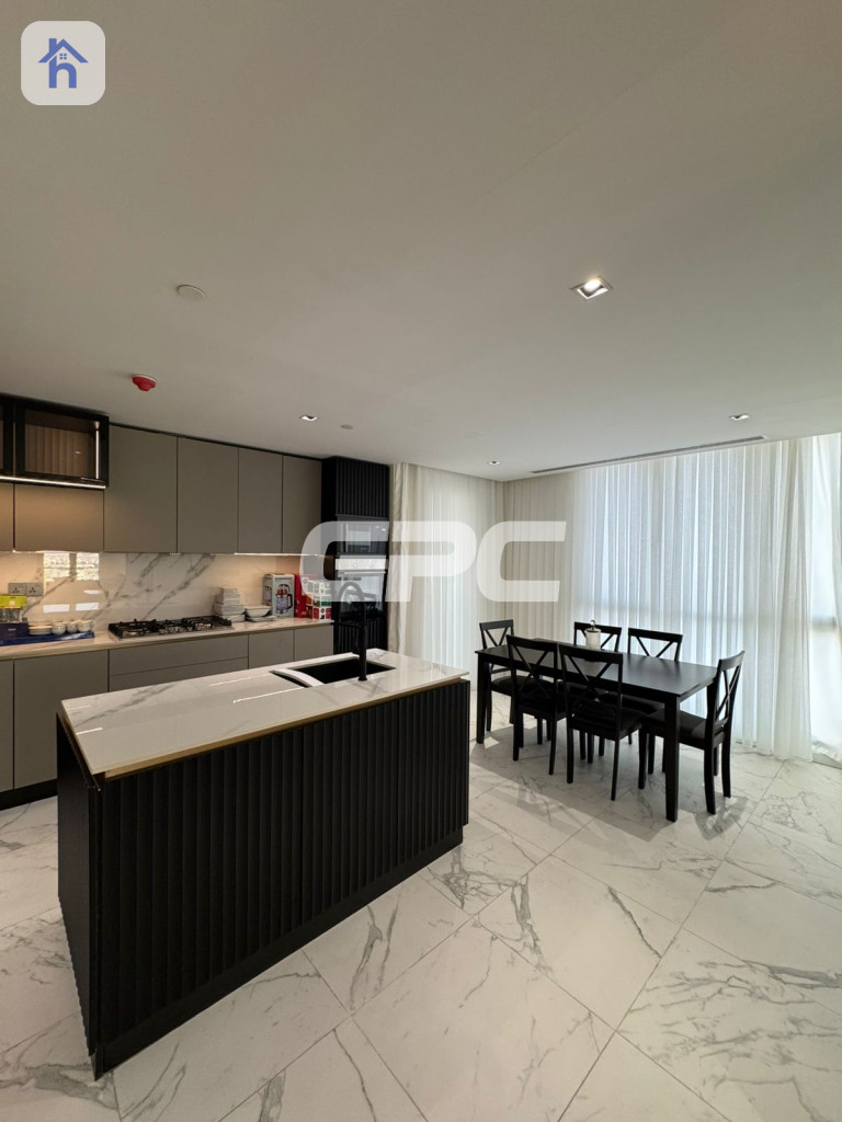 Spacious 4-Bedroom Apartment Resim 2