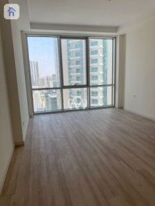 Elegant Apartment in Empire Square Image 3