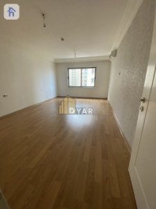 Spacious 3-Bedroom Apartment image 1