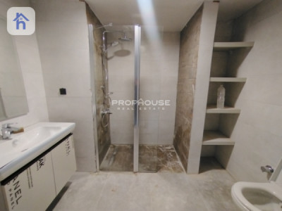 Modern Apartment in Prime Location Image 7
