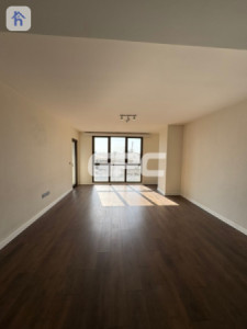Modern Apartment with City View Image 3