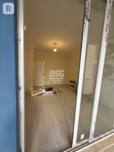 Modern 1-Bedroom Apartment Image 4