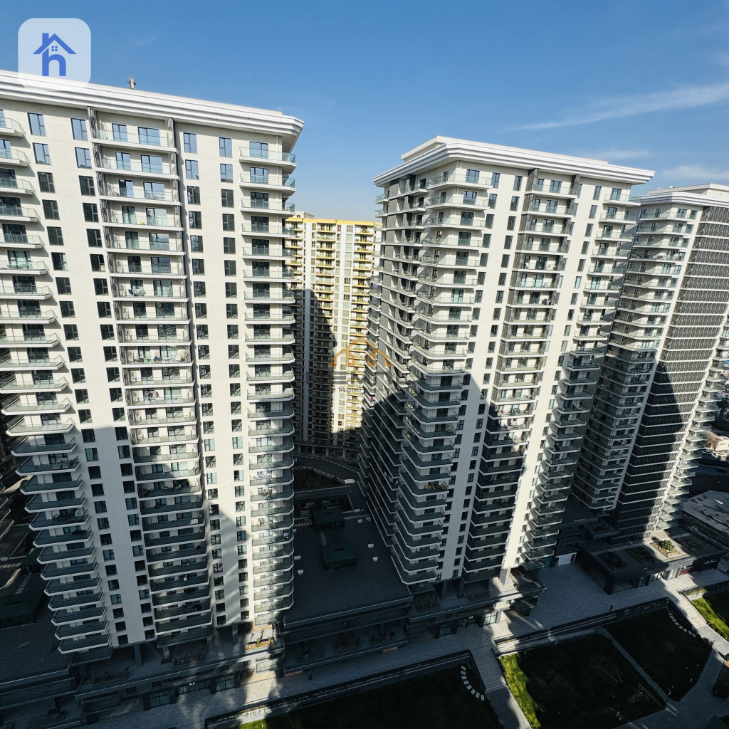 Elegant one-bedroom apartment Image 9