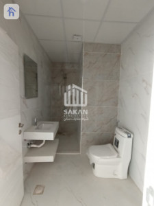 Modern One-Bedroom Flat image 5