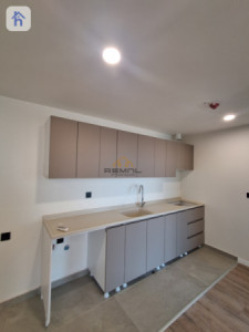Modern 1-Bedroom Apartment image 2