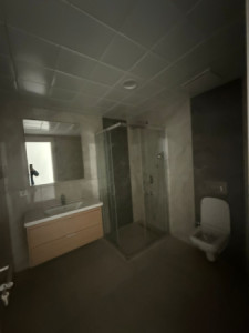 شوقەیەکی فراوان لە ئیمپایەر سکوێر وێنە 8