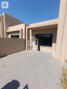 One Floor House image 3