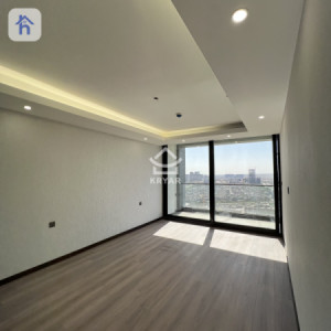 Bright Apartment with Stunning Views Image 16