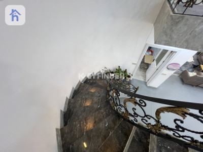 Furnished home with 5 bedrooms Image 12