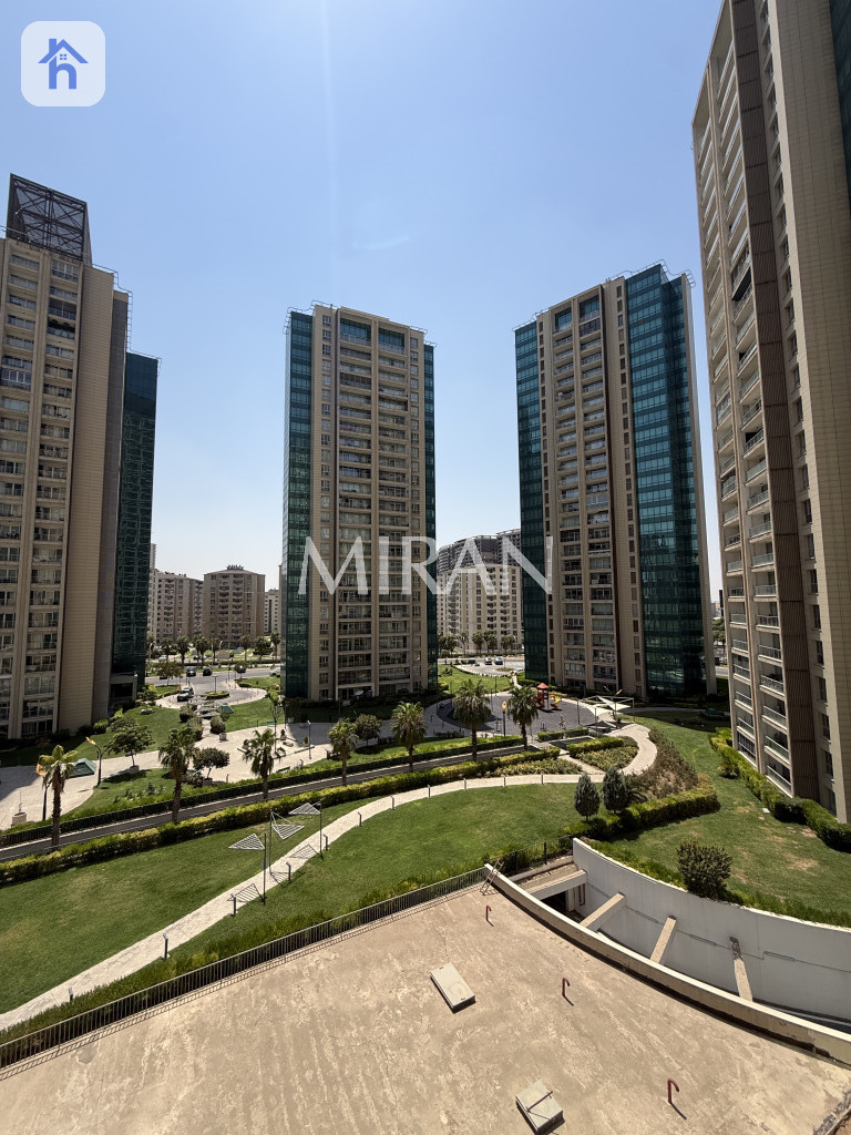 Modern Apartment in Empire Wings Image 13