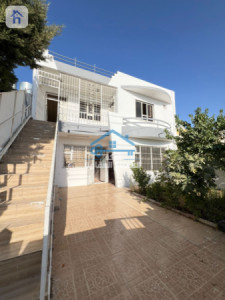 House Opposite Garden image 2