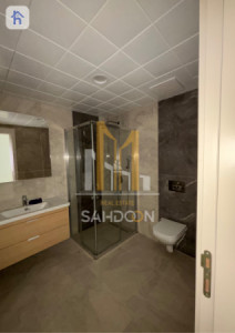 Luxurious Empire Square: 2-Room Apartment Image 9