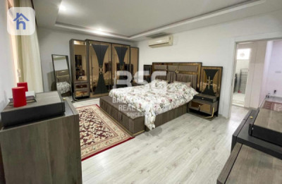 Family House with 4 Bedrooms Image 6