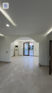 Spacious Family Home in American Village Resim 24