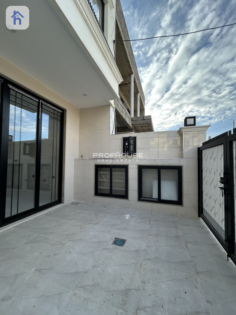 Family Home with 5 Bedrooms Resim 2