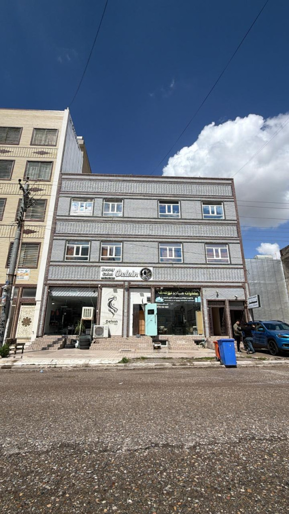 Commercial Building with 300m² Area