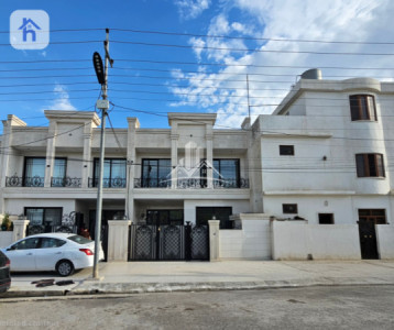 Stylish House with 4 Bedrooms image 2