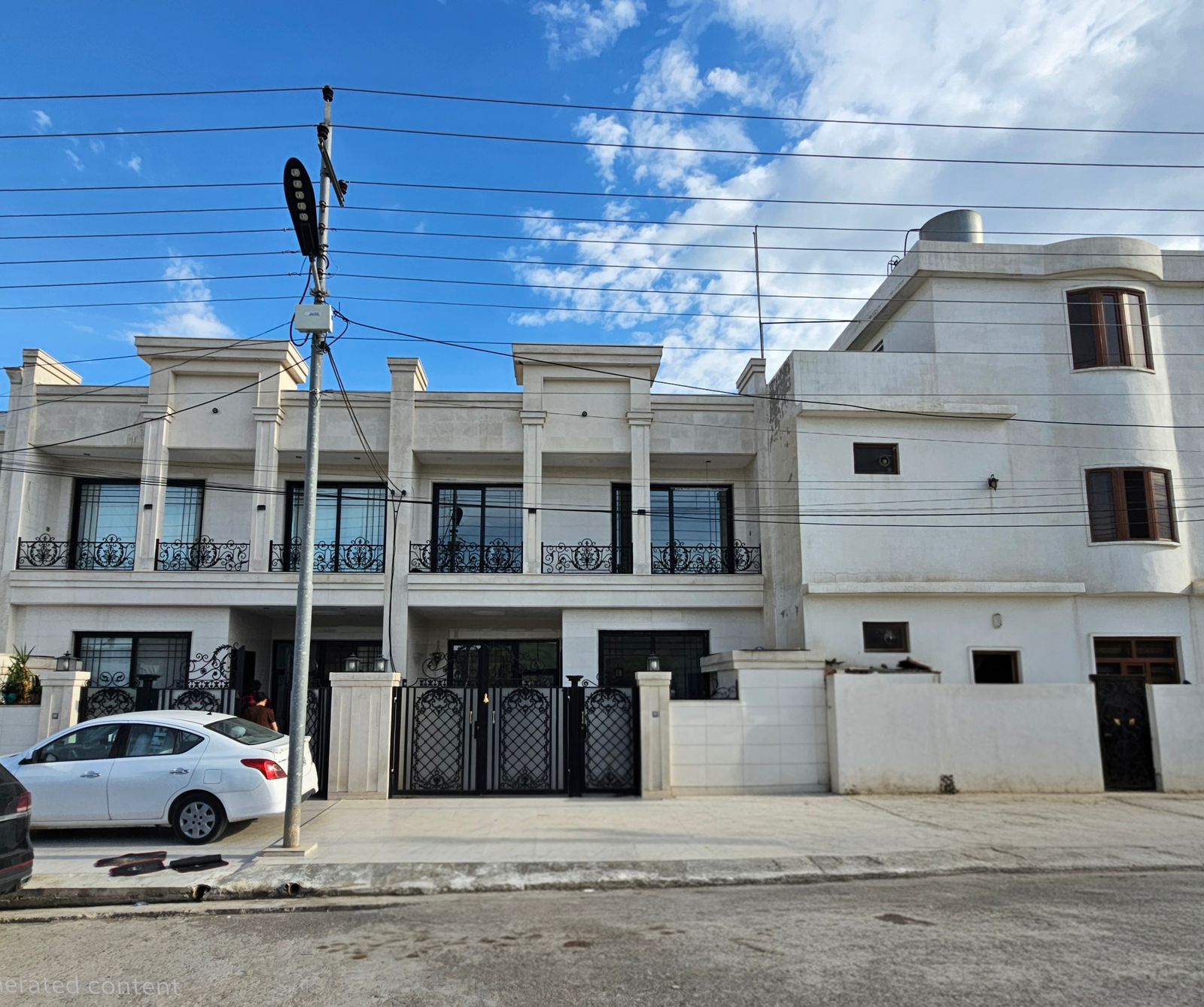 Stylish House with 4 Bedrooms Resim 2