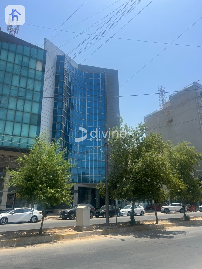مبنى تجاري على شارع 40 متر