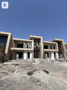 Spacious house with multiple rooms Image 5
