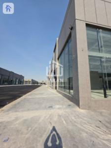 Spacious Showroom with Offices and Rooms Image 21