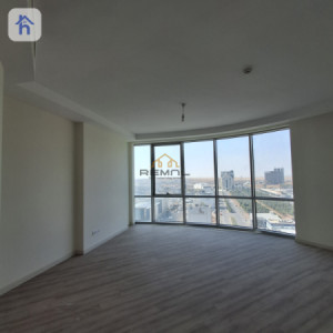 Modern 4 Bedroom Apartment image 6