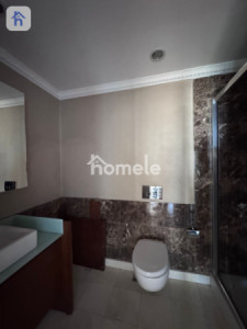 Modern 4-Bedroom Apartment with Beautiful View Image 14