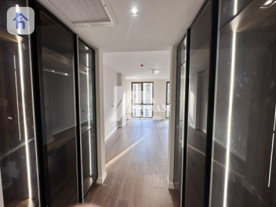 Luxurious 4-Bedroom Apartment on High Floor image 15