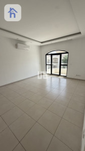 Spacious Villa: 5 Bedrooms image 12