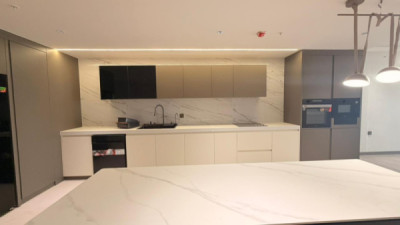 Spacious Apartment with Stunning Views Image 4