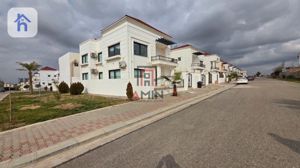 خانوویەکی فراوان لە فیردەوس ستی