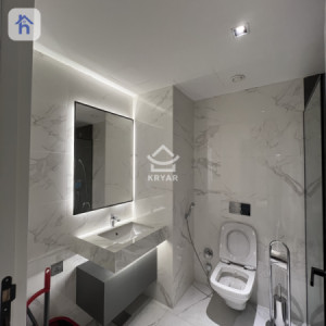 Modern Apartment with City View Image 4