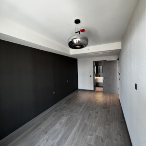 Modern One Bedroom Apartment with City Views image 8