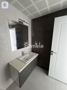 شوقەیەکی ڕووناک و یەک ژووری نوستن لە ئیمپایەر پیرڵ وێنە 8