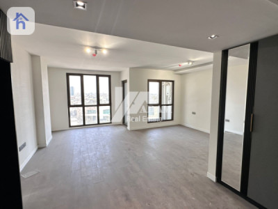 Bright and Spacious Apartment image 1