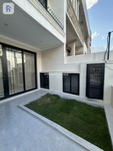 Family House with 4 Bedrooms image 2